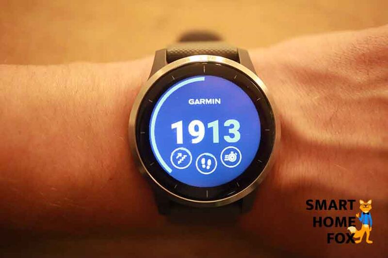 Man sieht ein Watchface auf der Garmin vivoactive 4
